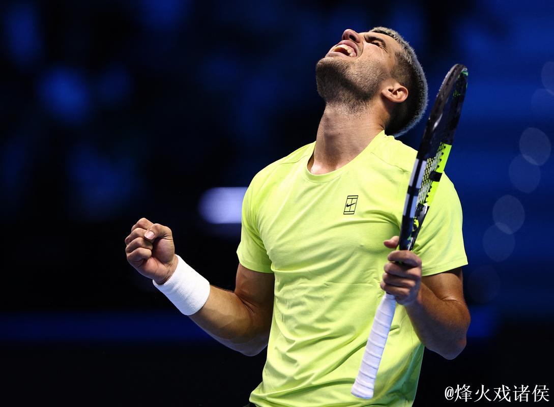 阿尔卡拉斯2-1战胜弗里茨 总决赛小组赛连赢两场 阿尔卡拉斯2-1战胜弗里茨 总决赛小组赛连赢两场